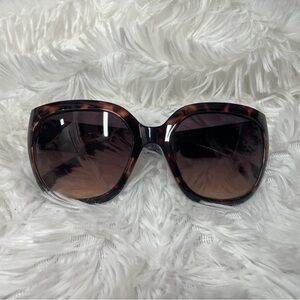 O by Oscar De La Renta Sunglasses